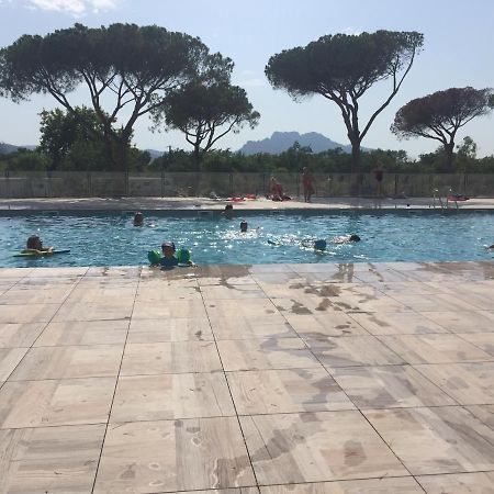 Appartement Neuf Moderne Avec Piscine Puget-sur-Argens Exterior photo