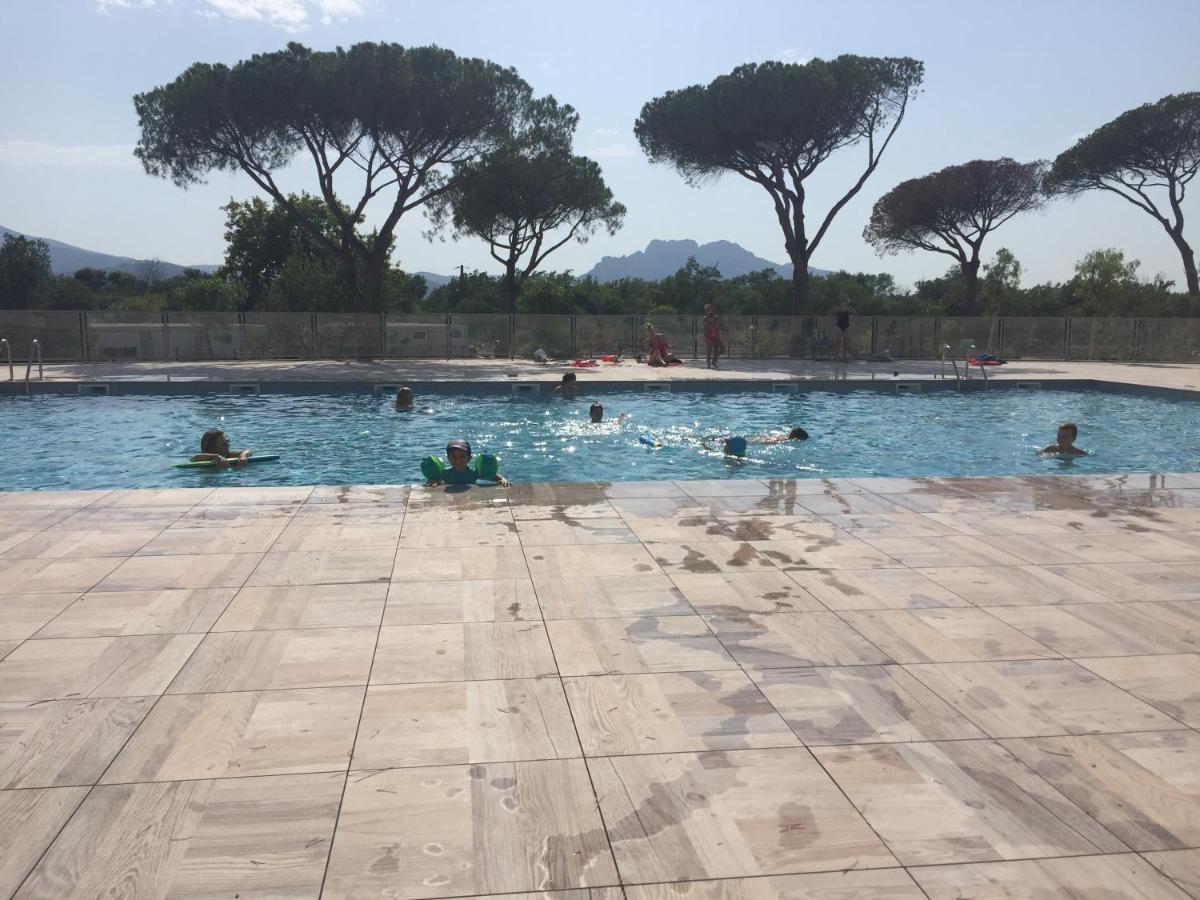 Appartement Neuf Moderne Avec Piscine Puget-sur-Argens Exterior photo